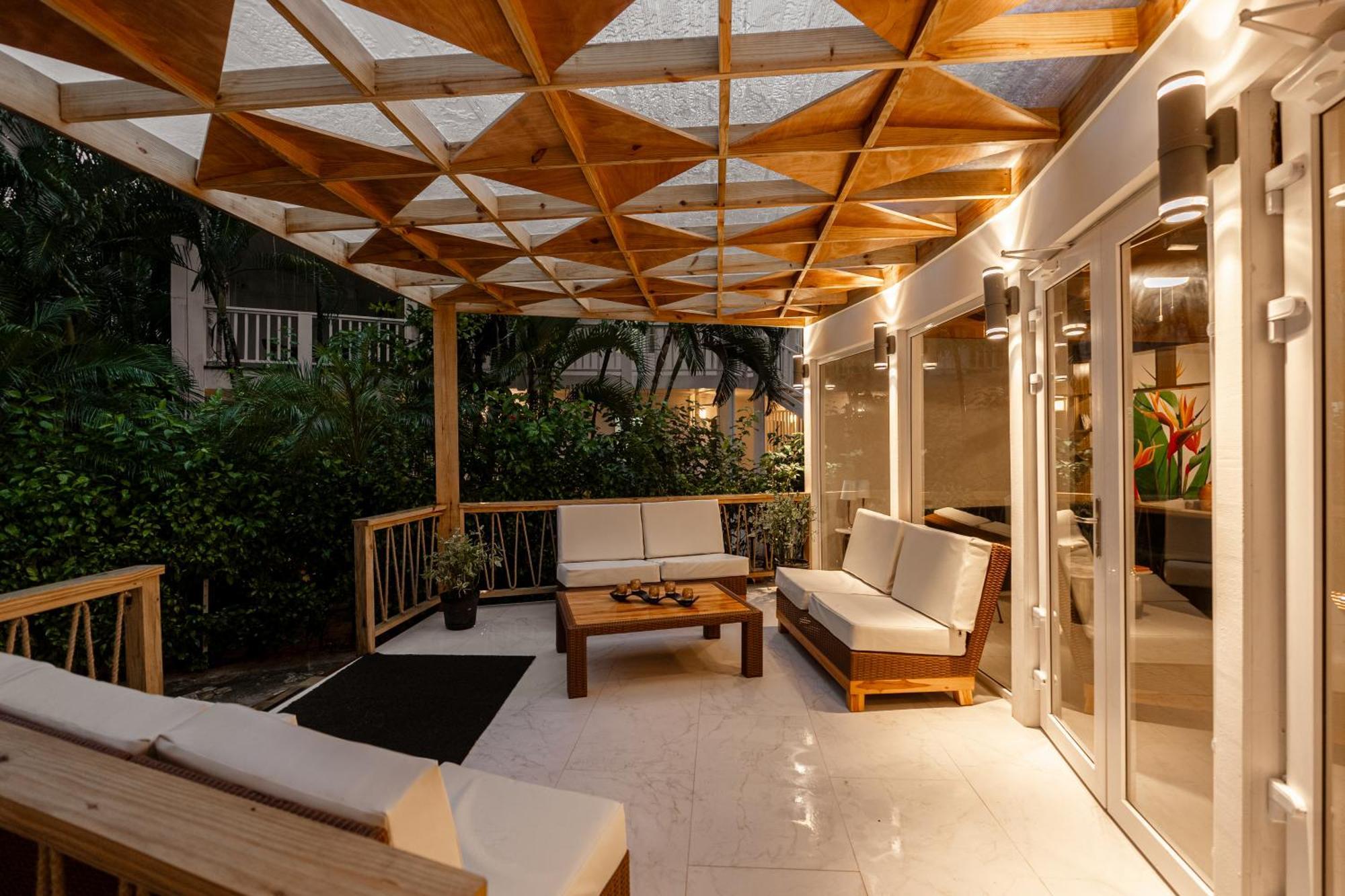 Paradise Beach Hotel & Resort West Bay Exterior foto